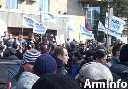 Dozens protesting outside Constitutional Court of Armenia against Armenia