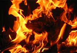Man attempts to burn himself and his children in center of Yerevan 