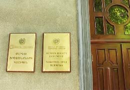 Сотрудники офиса омбудсмена Армении посетили Шенгавитский отдел Полиции и встретились с активистом Левоном Барсегяном