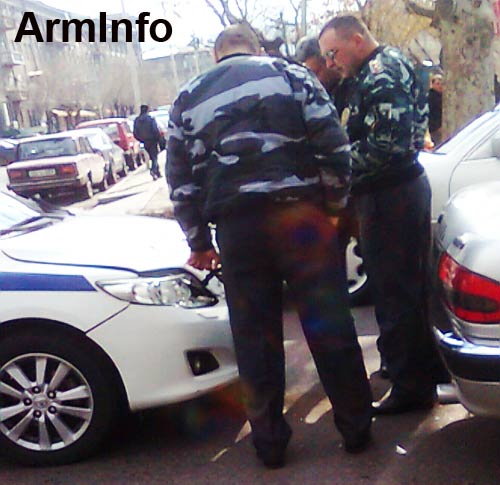 Road Police trying to obstruct entry of cortege carrying body of killed soldier to Yerevan - police car damaged in clashes