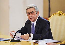 Serzh Sargsyan holds extended meeting 