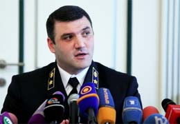 Геворк Костанян передал азербайджанским коллегам требование о проведении расследования смерти Карена Петросяна