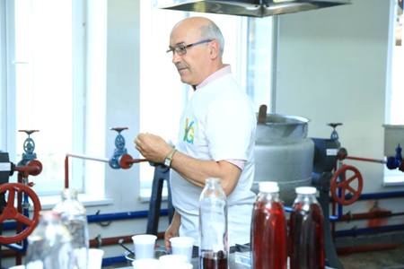 Oxfam Chief Executive satisfied with the products of processing plant