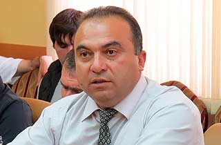 Ваган Бадасян во время допроса узнал, что Следственный комитет также располагает конкретными фактами о правонарушениях в ВС Армении