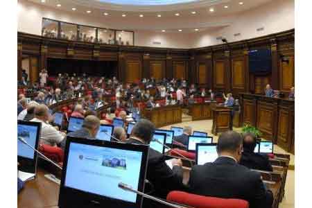 Парламент Армении вновь вернулся к рассмотрению поправок, направленных на предотвращение коронавируса