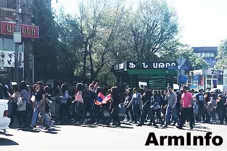 Gallup: Преобладающее большинство жителей Армении положительно оценивают закрытие улиц, как метода борьбы