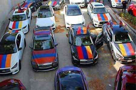 В автопробеге "Сделай шаг" из Еревана в Гюмри уже участвует несколько сот машин