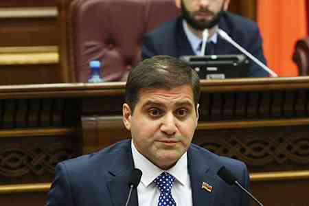 Арман Бабаджанян покинул фракцию "Просвещенная Армения" - партия требует от него мандат