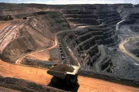Сколько месторождений полезных ископаемых находится на балансе Казахстана