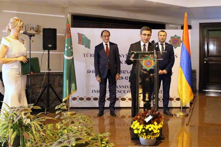 Երևանում հանդիսավորությամբ տոնել են Թուրքմենստանի անկախության օրը
