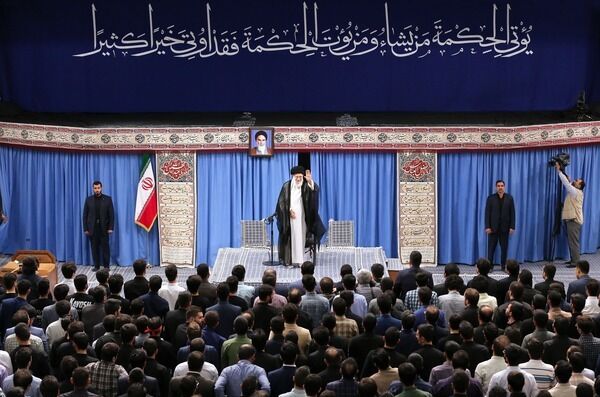 Али Хаменеи:  Коррумпированное  присутствие  США  в регионе должно прекратиться