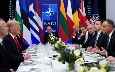 Трамп предложил принять в НАТО страны Ближнего Востока