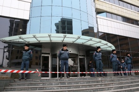 An unknown man, who opened fire at Erebuni Plaza surrendered weapon