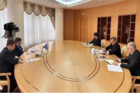 В МИД Туркменистана состоялась встреча с региональным координатором МОМ по Центральной Азии