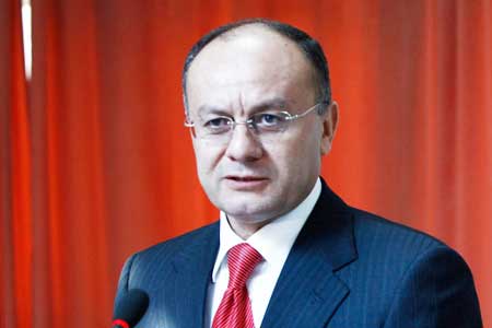 Экс-министр обороны Армении не явился на судебное заседание, поскольку проходит лечение