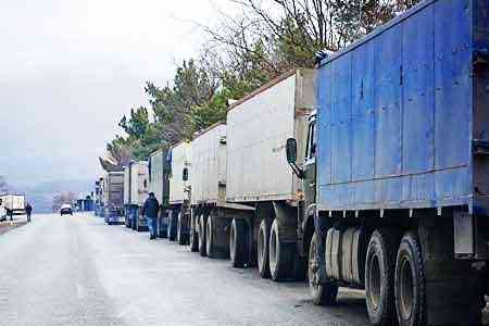 "Upper Lars" checkpoint is open only for trucks