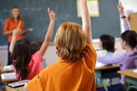 Министр: Занятия в школах возобновятся с 15 сентября