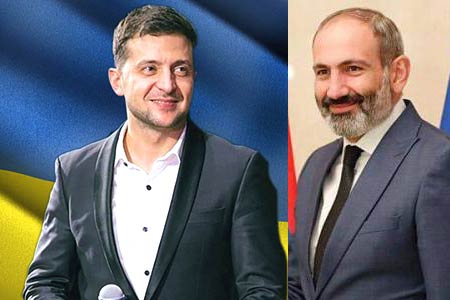 Никол Пашинян поздравил Владимира Зеленского с Днем независимости Украины
