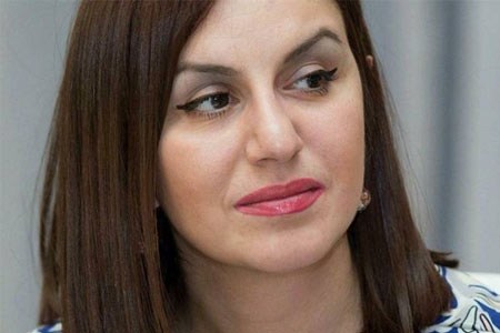 Член Совета старейшин Еревана Рипсиме Аракелян складывает мандат