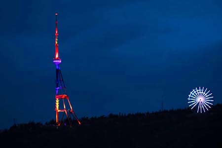 Тбилисская телевышка была подсвечена в цвета государственного флага Армении в знак поддержки