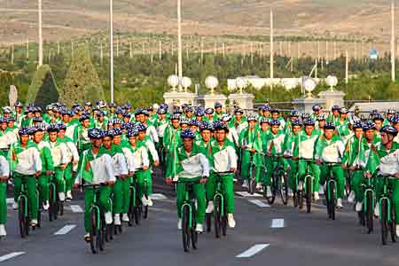 В Туркменистане широко отмечен Всемирный день велосипеда