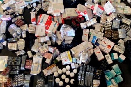 Сотрудники КГД на КПП Баграташен обнаружили 57 кг незадекларированных лекарственных препаратов