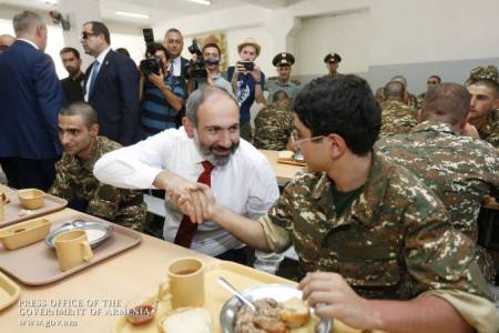 Премьер-министр Армении посетил N-ую воинскую часть МО РА
