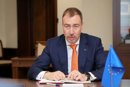Тойво Клар позвонил Байрамову в связи с ситуацией на границе Армении и Азербайджана