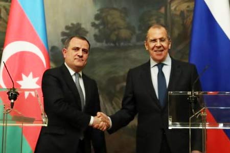 Лавров и Байрамов обсудили вопросы, связанные с решением гуманитарных задач в Карабахе
