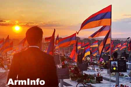 The Armenian leadership in Yerablur honored the memory of those  killed in the Artsakh war