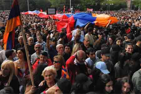 Hayastan All Armenian Fund`s activities nonpolitical - president 