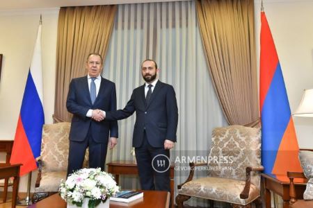 Сергей Лавров: Россия хочет содействовать решению возникших острых гуманитарных проблем в Нагорном Карабахе, но без сотрудничества сторон это сделать непросто