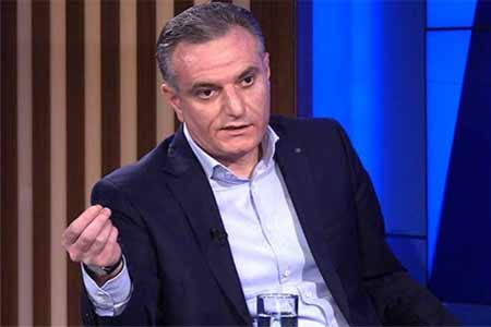 Политик: армянскому народу следует выбирать между войной и отставкой премьер-министра РА