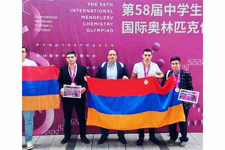 Армянские школьники вернулись домой с 3 медалями после Менделеевской олимпиады