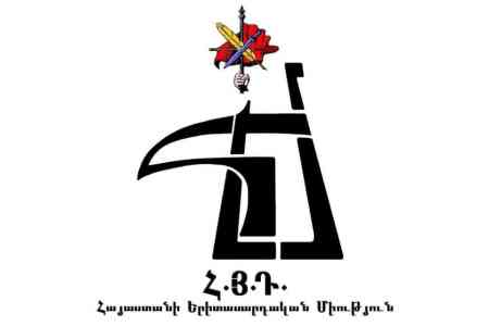 ARF youth movement protests outside government building over visit of Turkish special representative to Armenia
