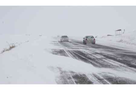 Major Armenian highways  and Upper Lars  border crossing closed due  to heavy snow