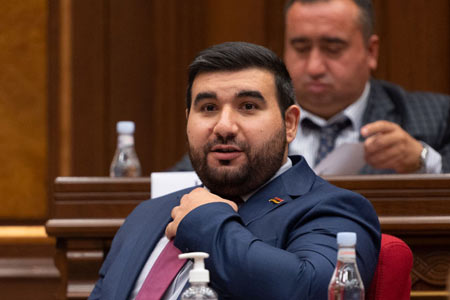 Правящий депутат заявил о консолидации оппозиции вокруг кандидатуры Роберта Кочаряна