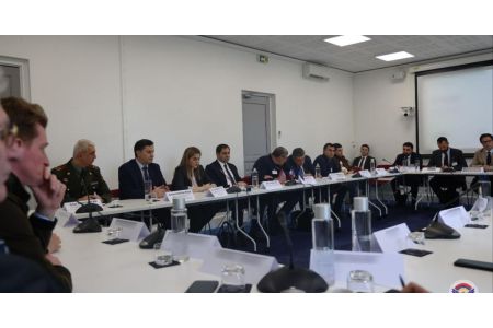 RA defense ministers meets with reps of French defense companies 