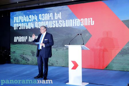  "Armenia" bloc presents  socio-economic section of its election  program