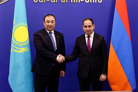 Армения и Казахстан обсудили вопросы железнодорожной отрасли в рамках проекта "Перекресток мира"