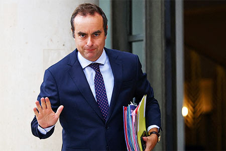 French PM  honors Armenian Genocide victims 