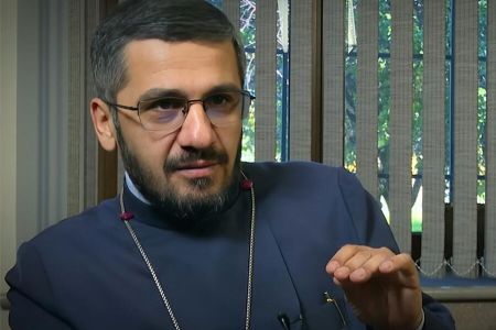 Armenian clergyman reminds minister Armenian authorities`  constitutional obligation to protect Armenian heritage