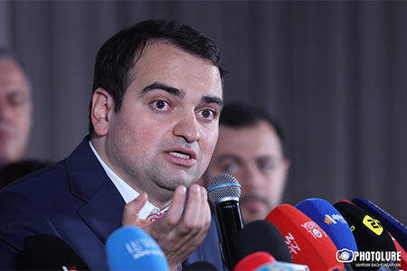 Narek Karapetyan explains documents of Strong Armenia bloc leader