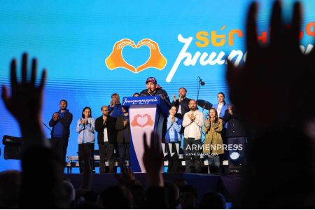 Civil Contract`s final campaign rally commences in Yerevan