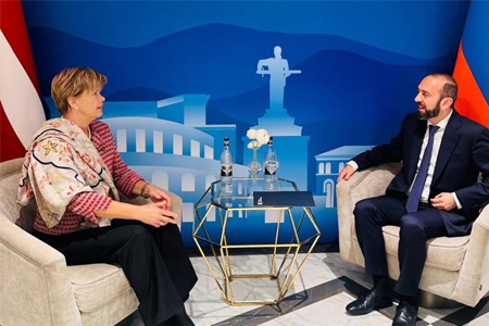 Armenian, Latvian FMs discuss bilateral cooperation