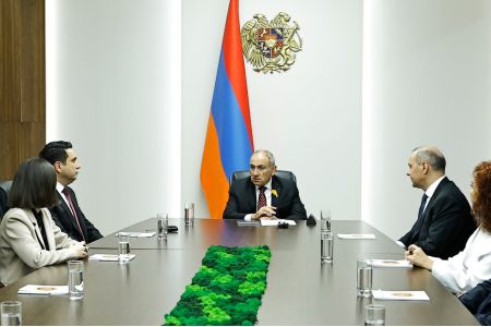 PM Pashinyan introduces newly appointed Secretary Alen Simonyan to Security Council staff